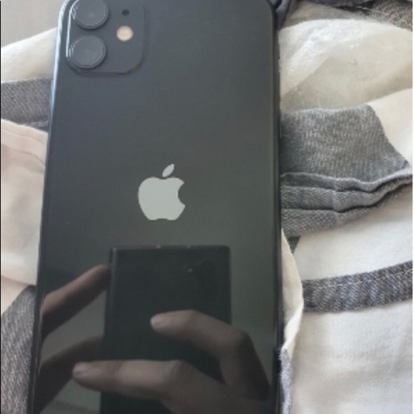 iPhone 11 used - Picture 1 of 2